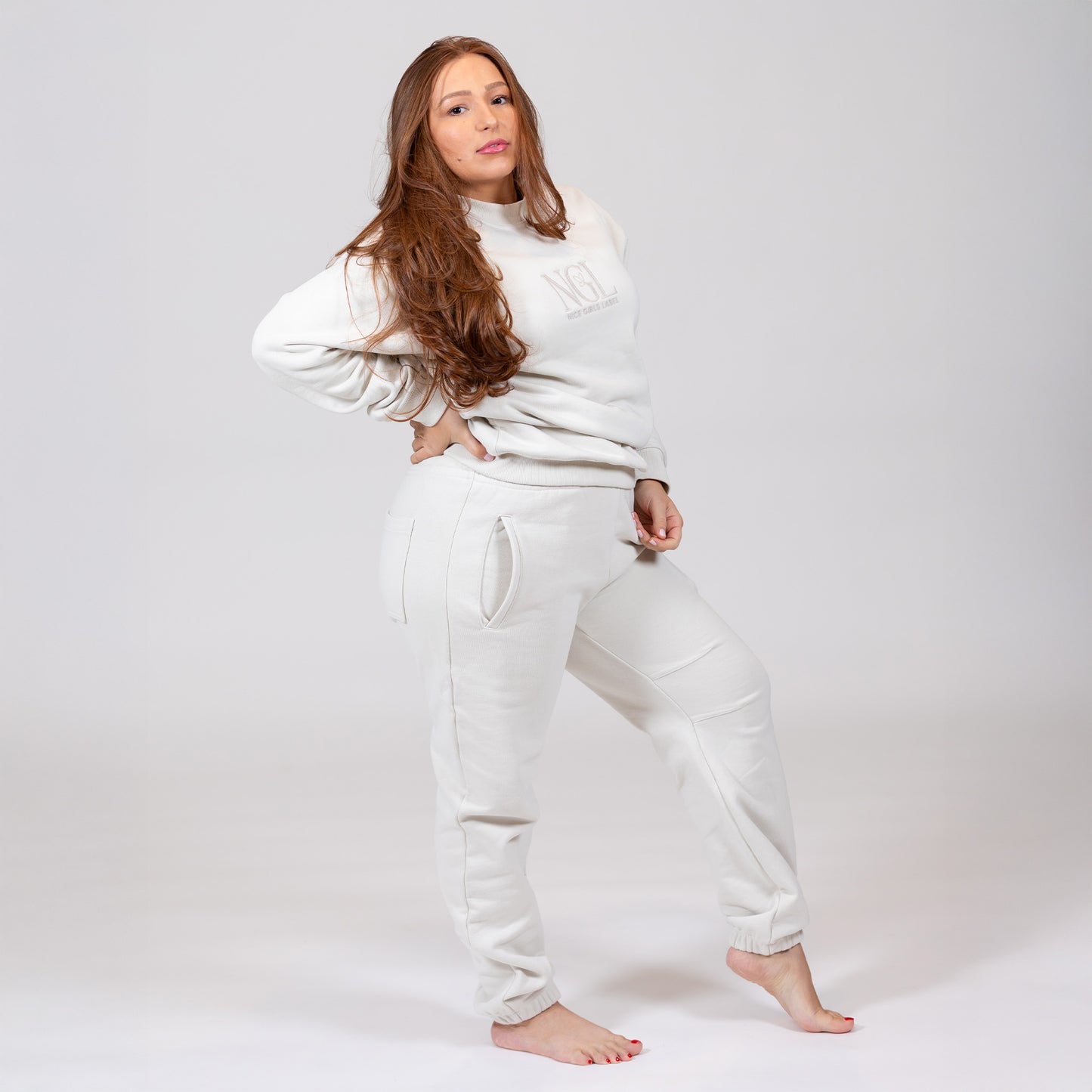 woman wearing stone heavyweight joggers in large – Nice Girls Label